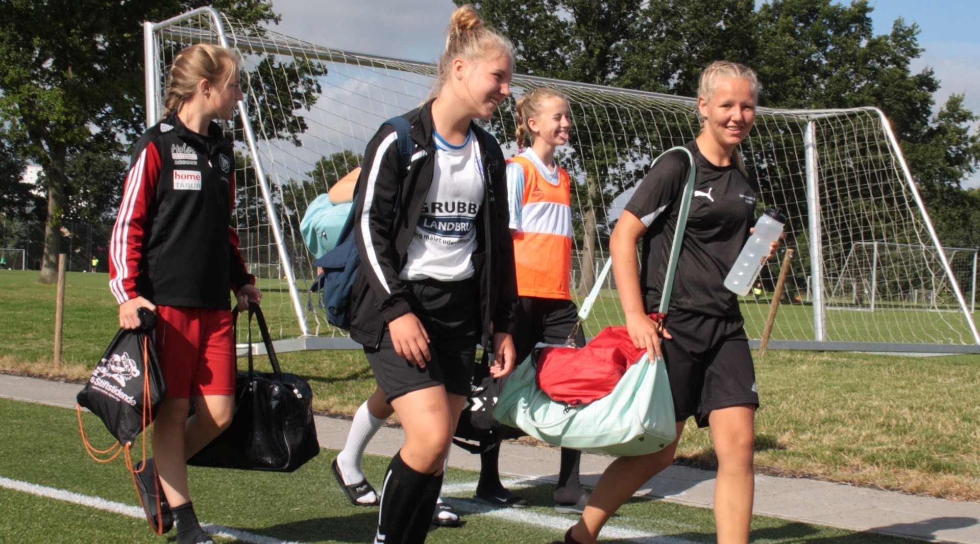 Glade Ungdomspiger Glade Ungdomspiger